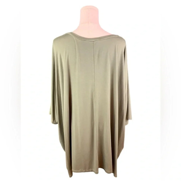 Zenana Oversized Olive Green V Neck Tee with Pocket (Size 1X) - Picture 2 of 2